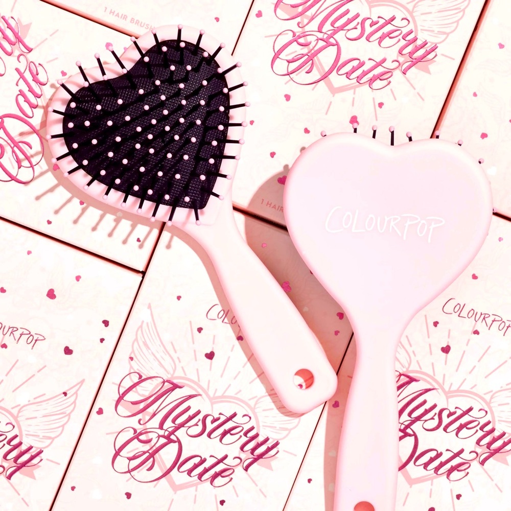 NWT Colourpop Mystery Date Heart-Shaped Hair Brush 💖